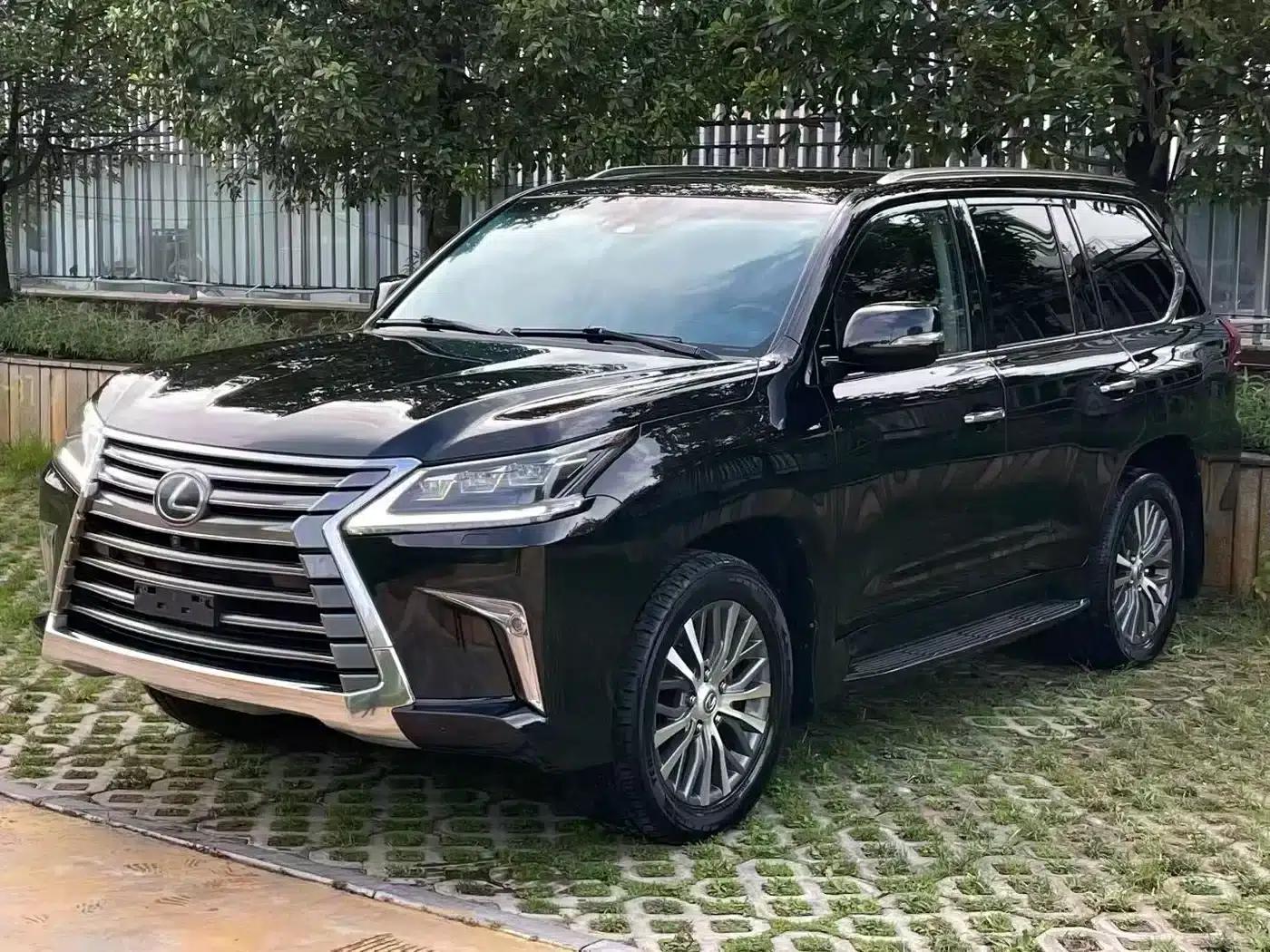 2016 Lexus LX 570 Dynamic Luxury Edition — миниатюра 2