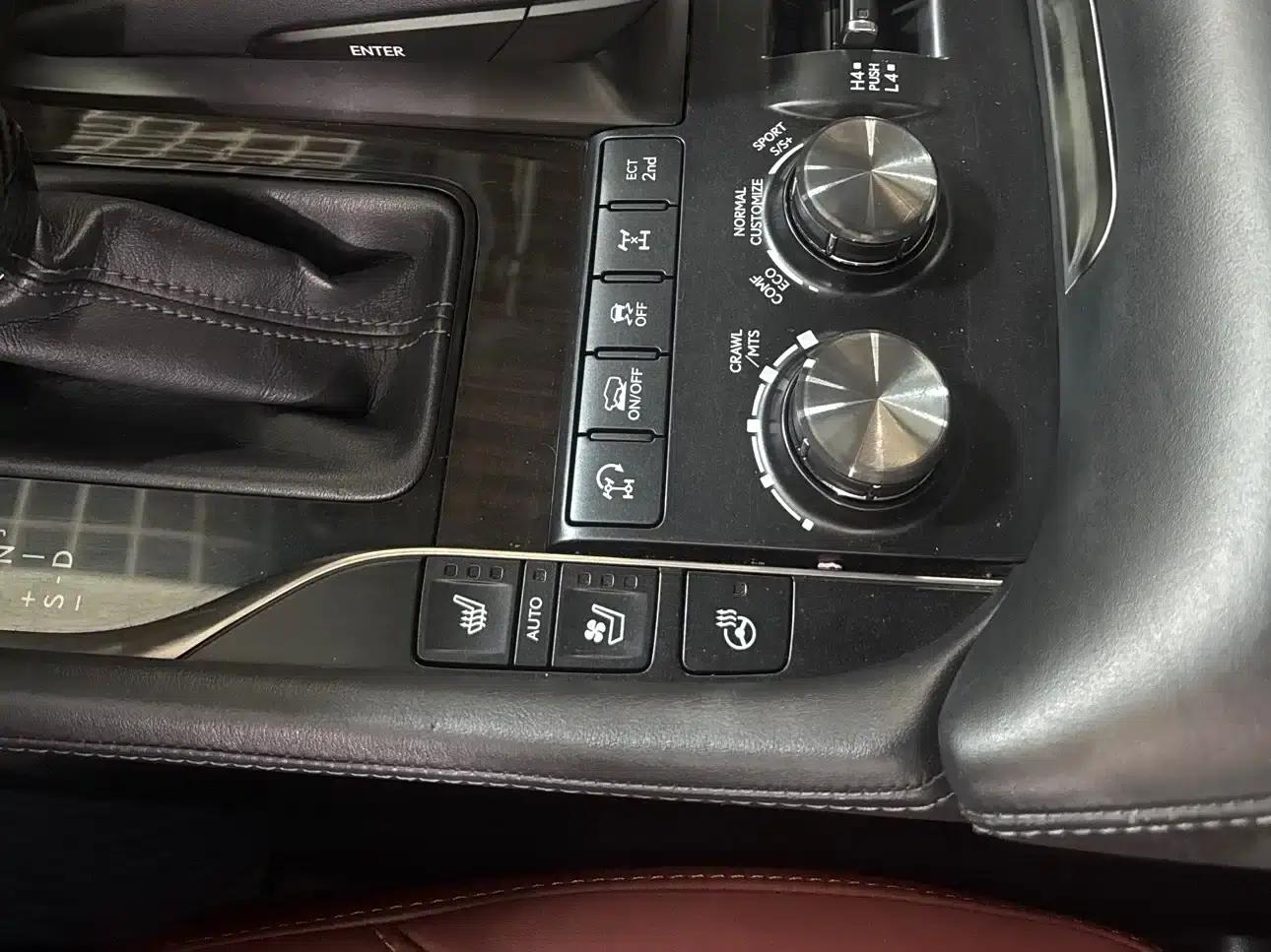 2016 Lexus LX 570 Dynamic Luxury Edition — миниатюра 12