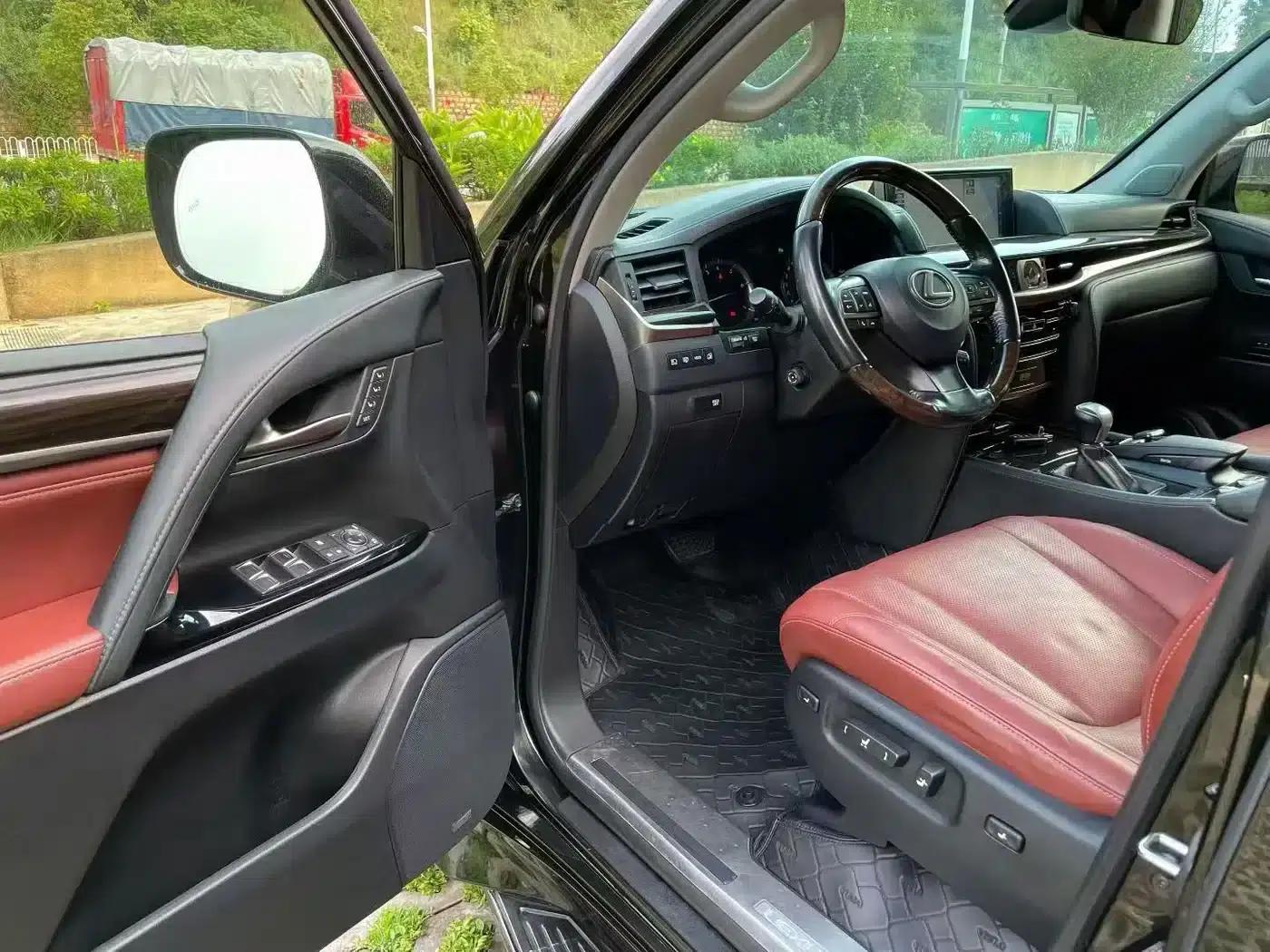 2016 Lexus LX 570 Dynamic Luxury Edition — миниатюра 4