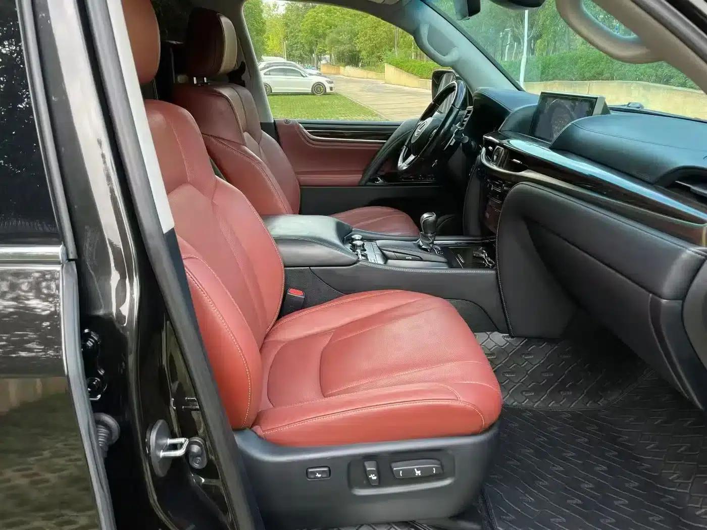 2016 Lexus LX 570 Dynamic Luxury Edition — миниатюра 6