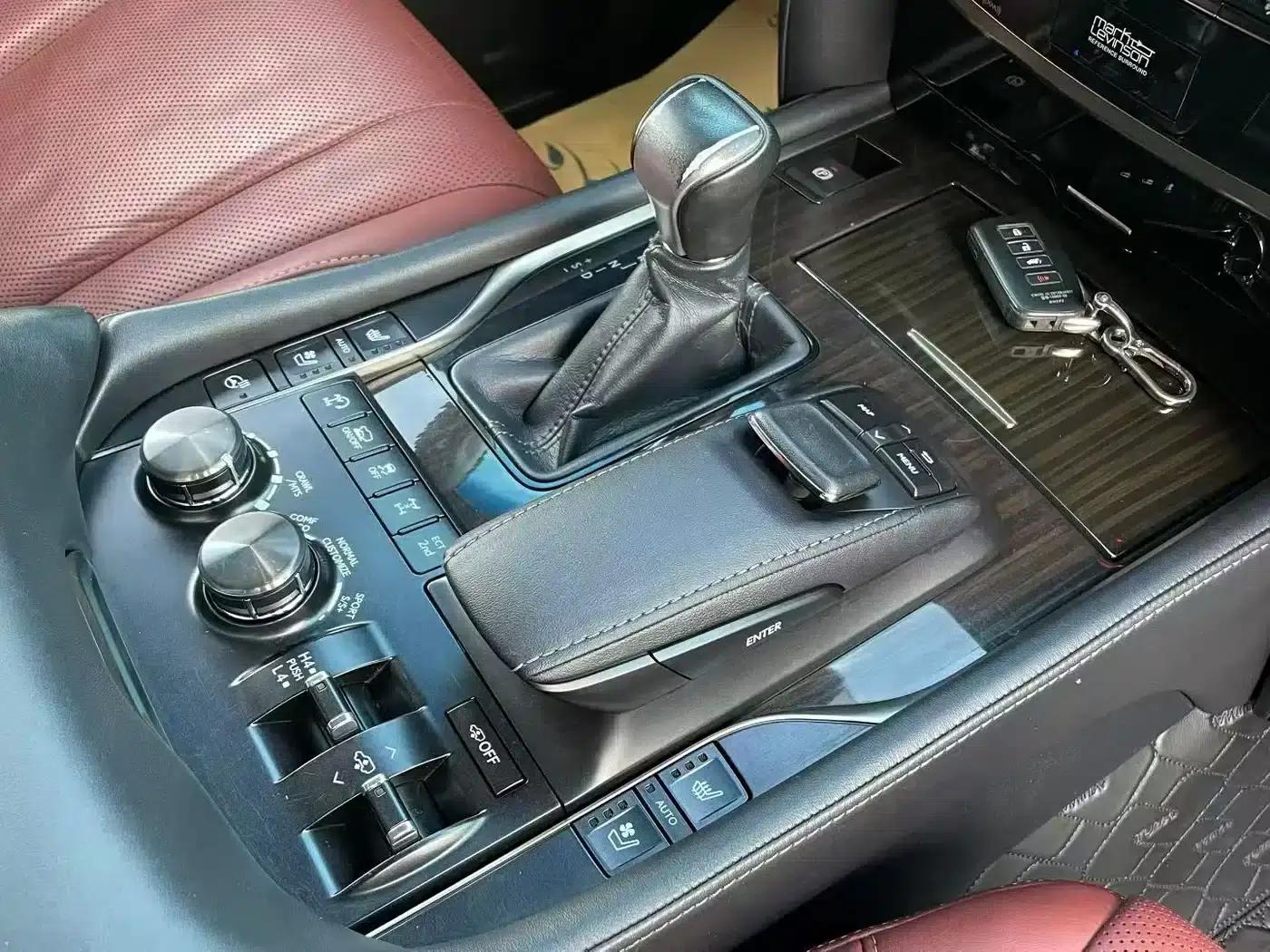 2016 Lexus LX 570 Dynamic Luxury Edition — миниатюра 9