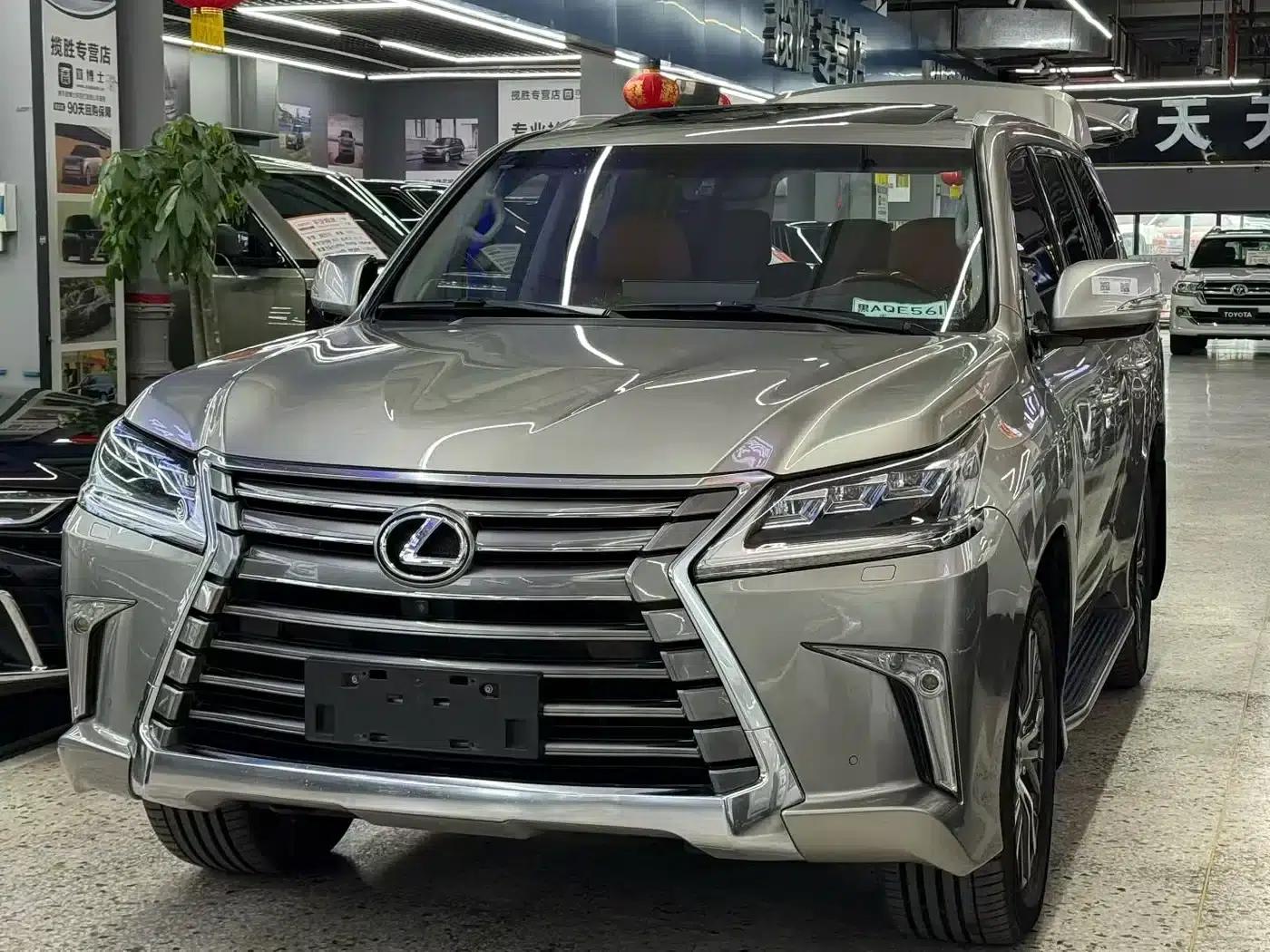 2016 Lexus LX 570 Dynamic Luxury Edition — миниатюра 3