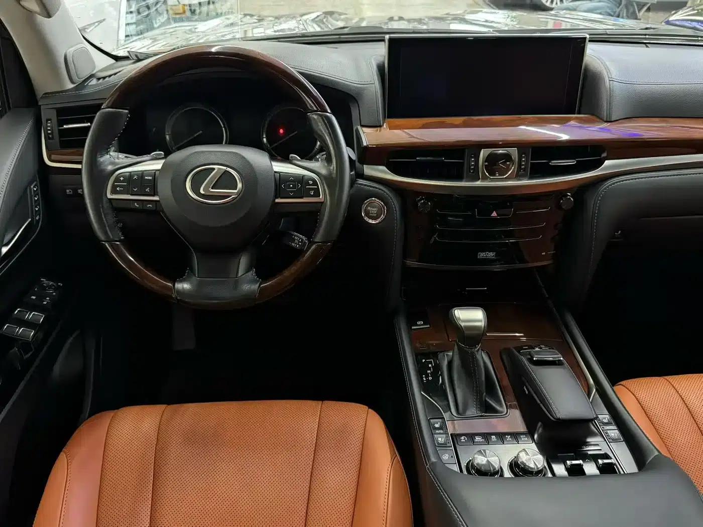 2016 Lexus LX 570 Dynamic Luxury Edition — миниатюра 6