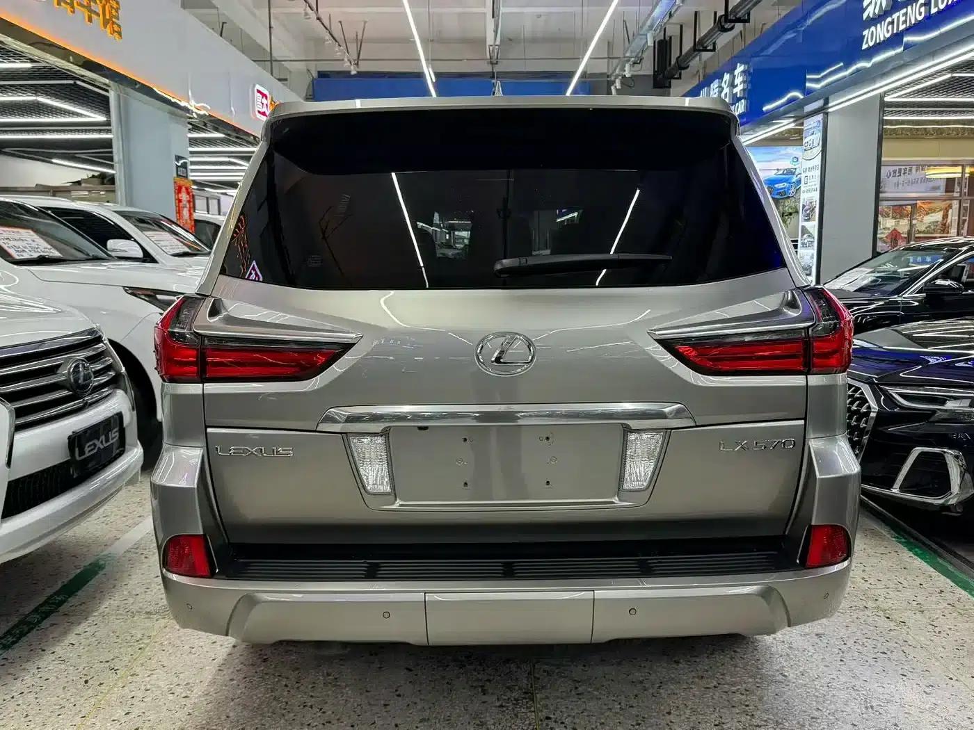 2016 Lexus LX 570 Dynamic Luxury Edition — миниатюра 9