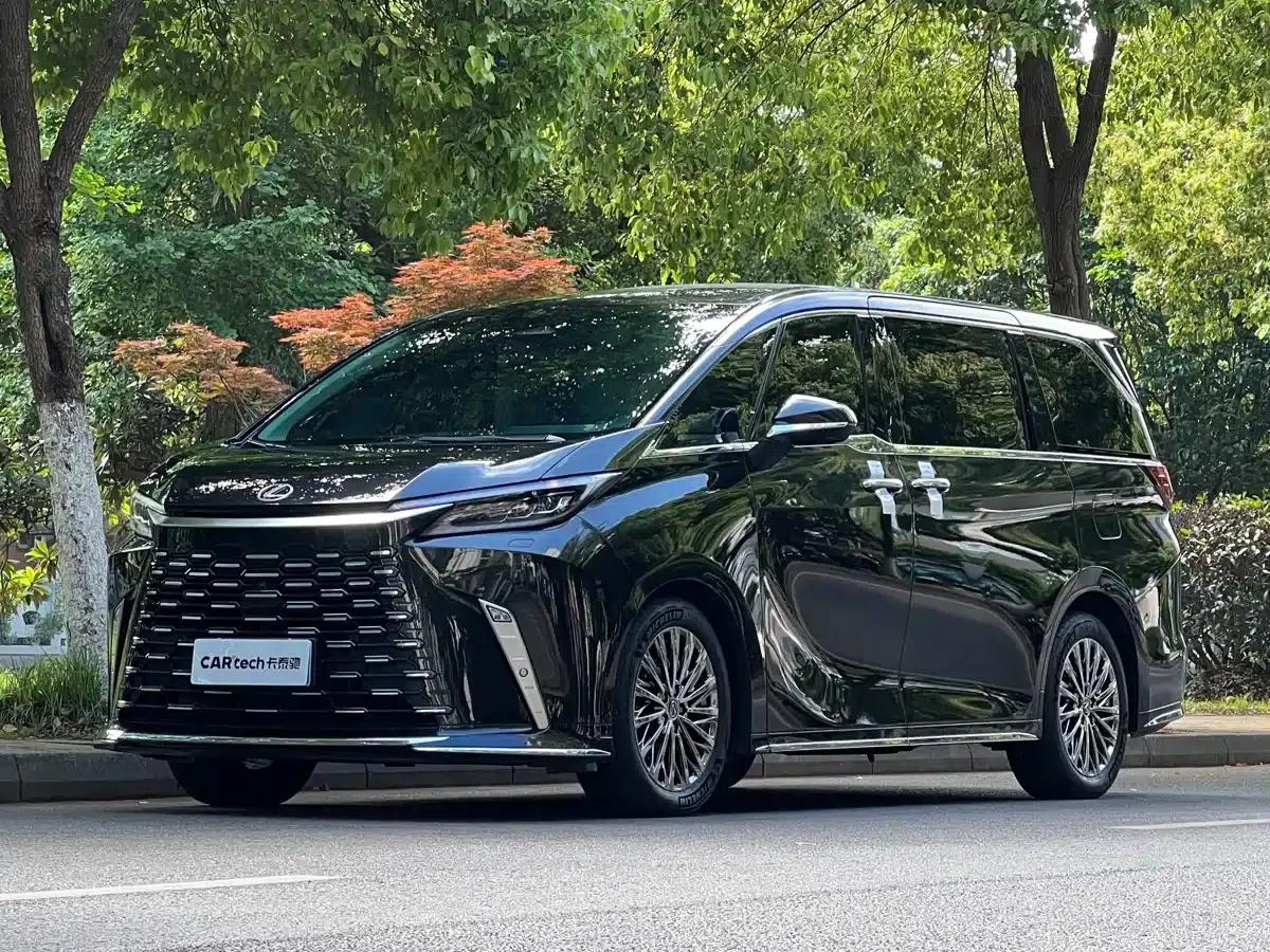 Lexus LM 2023 500h Six-Seat Premium Edition — миниатюра 1
