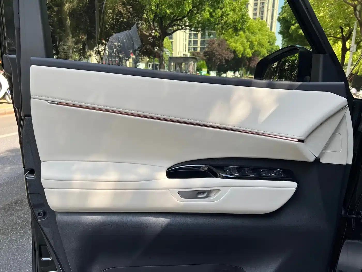 Lexus LM 2023 500h Six-Seat Premium Edition — миниатюра 11