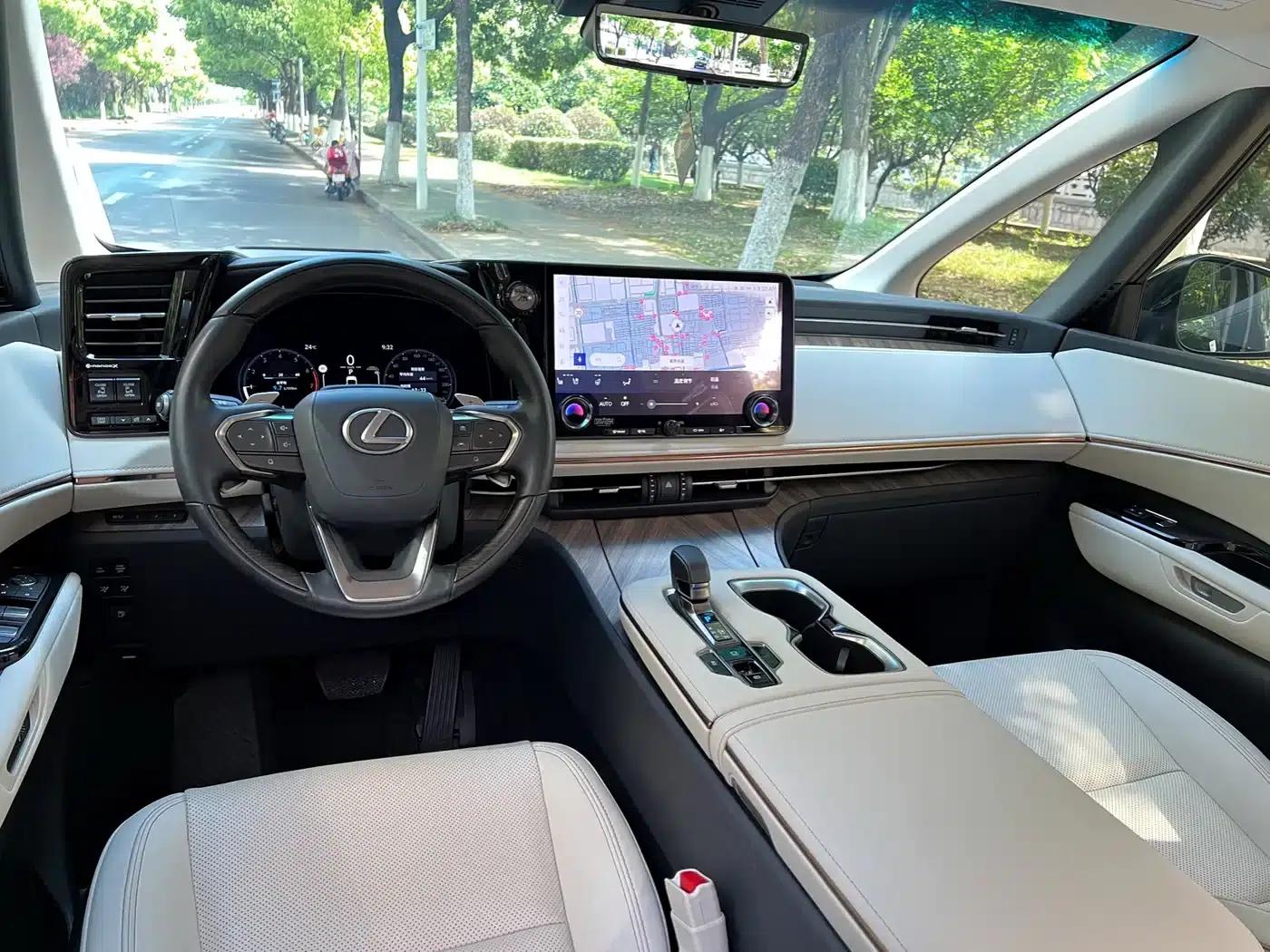 Lexus LM 2023 500h Six-Seat Premium Edition — миниатюра 12