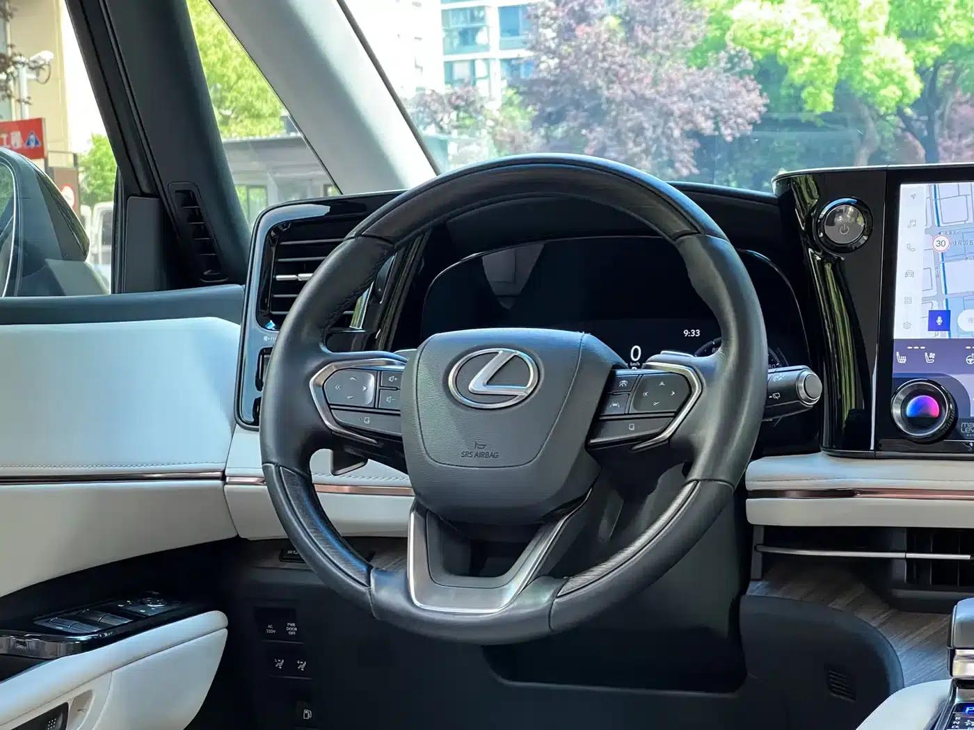 Lexus LM 2023 500h Six-Seat Premium Edition — миниатюра 13