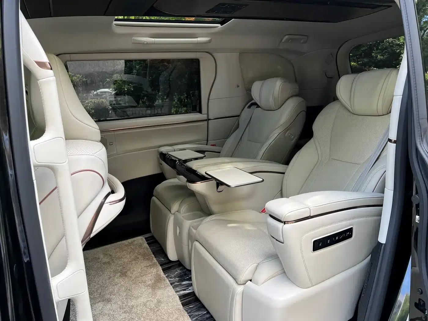 Lexus LM 2023 500h Six-Seat Premium Edition — миниатюра 17