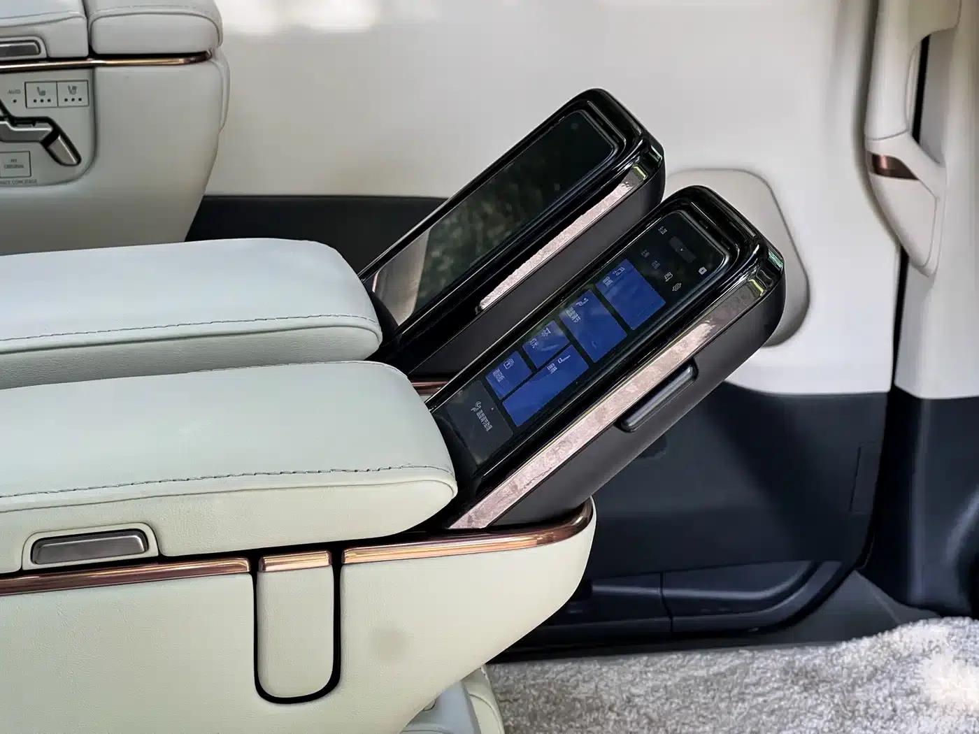 Lexus LM 2023 500h Six-Seat Premium Edition — миниатюра 19