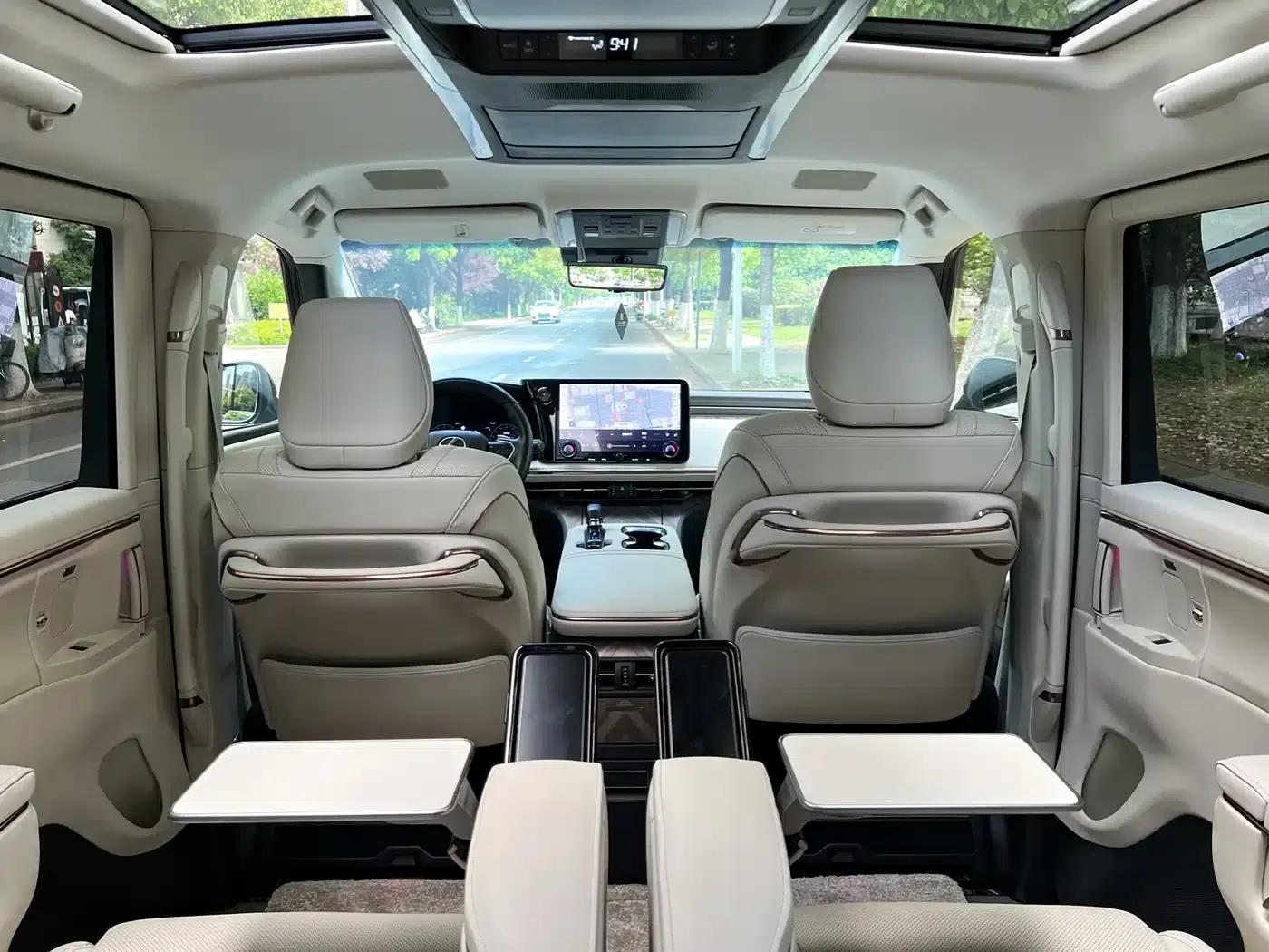 Lexus LM 2023 500h Six-Seat Premium Edition — миниатюра 22