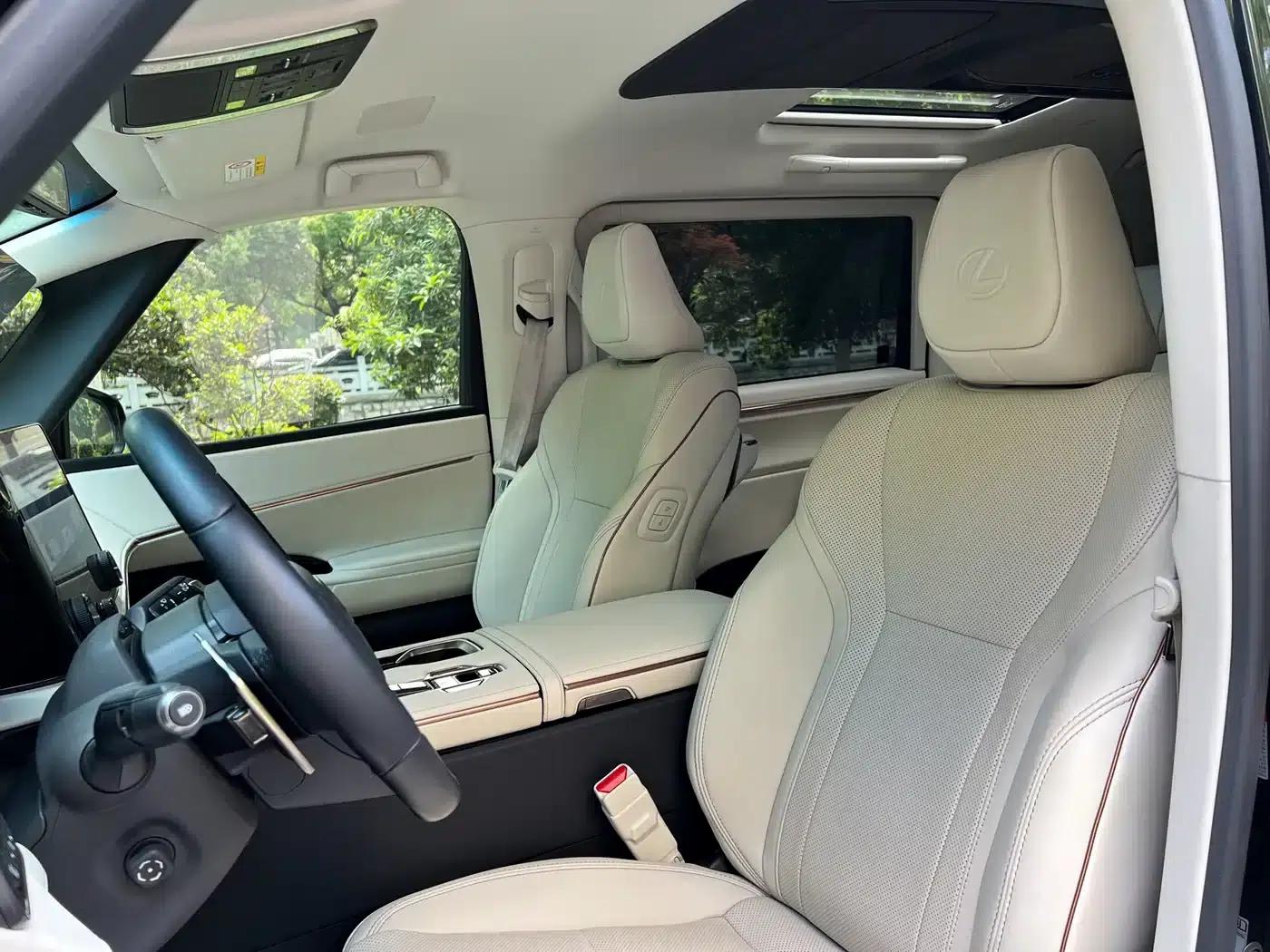 Lexus LM 2023 500h Six-Seat Premium Edition — миниатюра 23