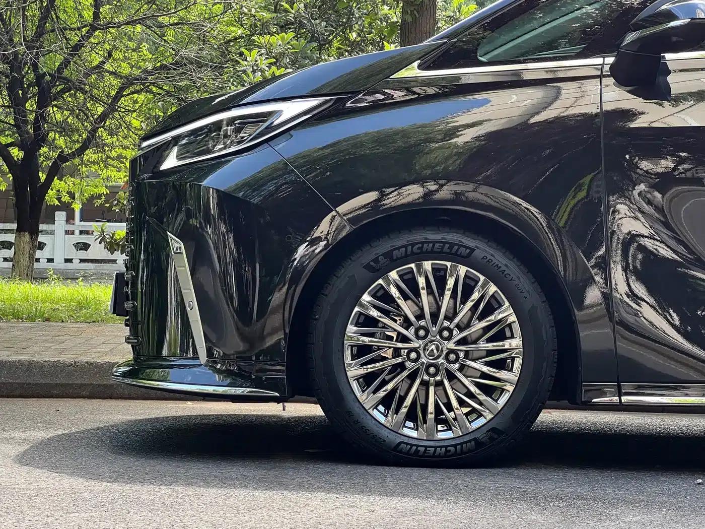 Lexus LM 2023 500h Six-Seat Premium Edition — миниатюра 26