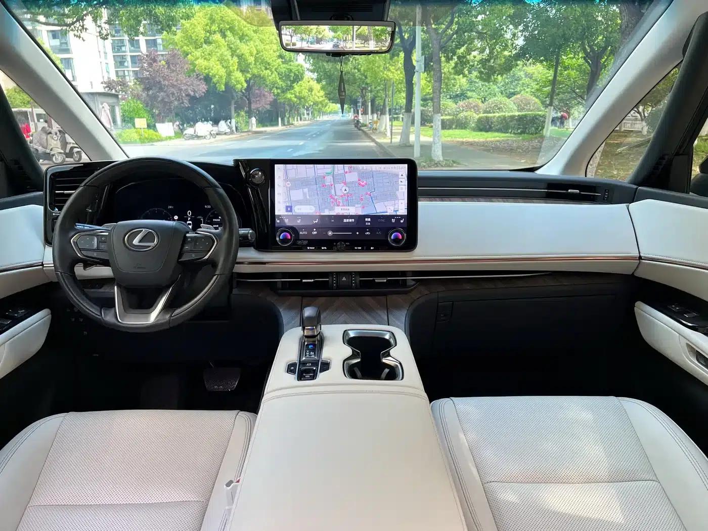 Lexus LM 2023 500h Six-Seat Premium Edition — миниатюра 4