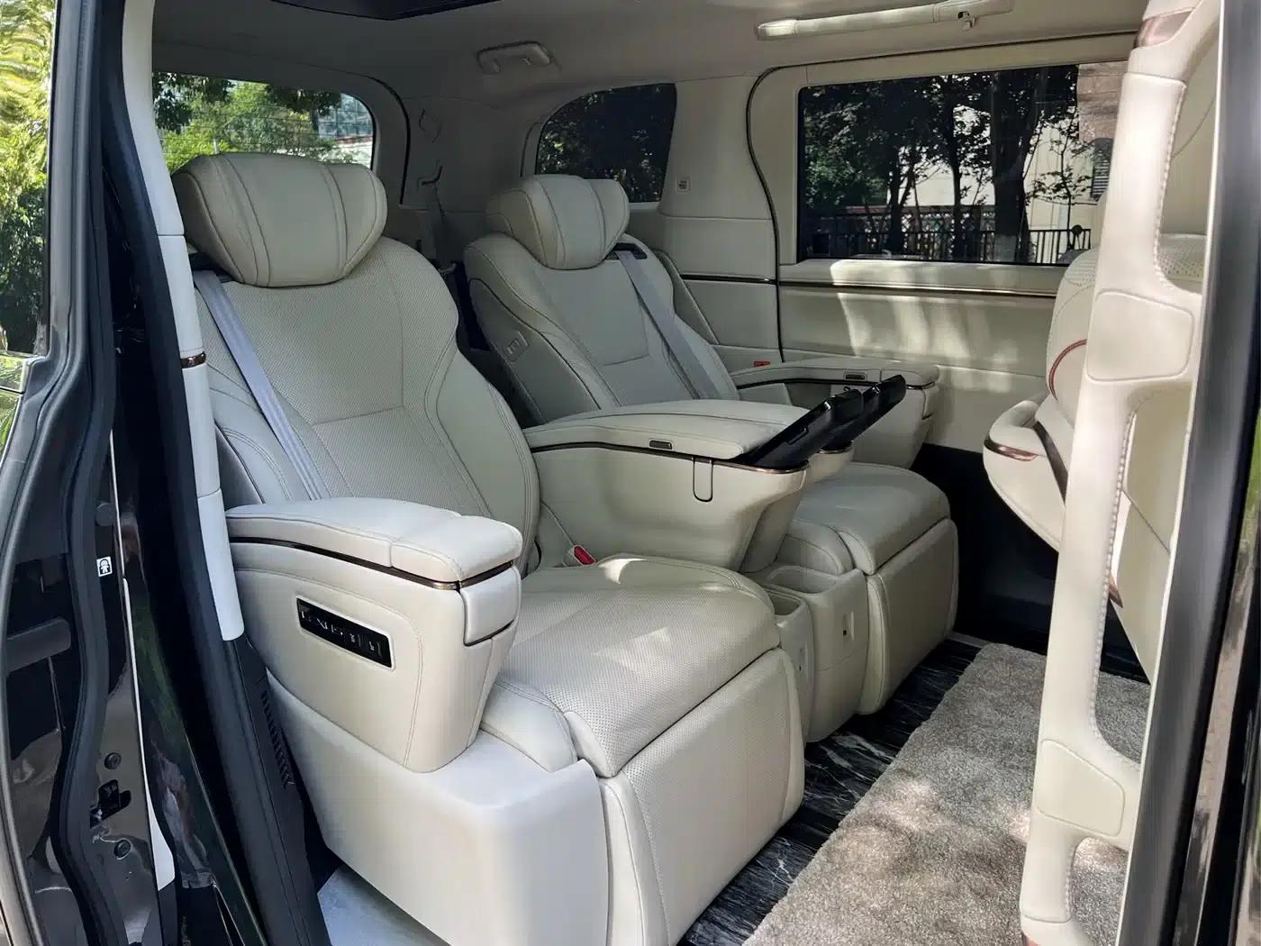 Lexus LM 2023 500h Six-Seat Premium Edition — миниатюра 9
