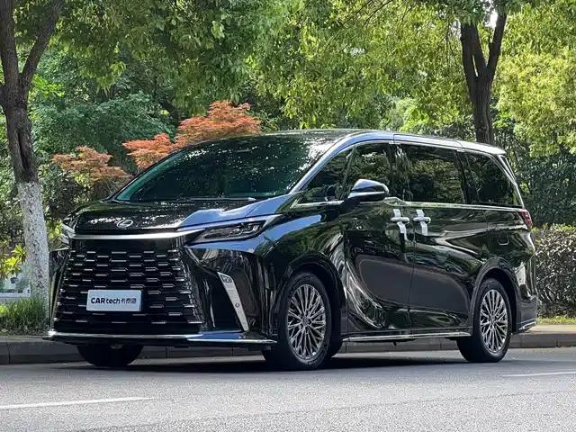 Lexus LM 2023 500h Six-Seat Premium Edition