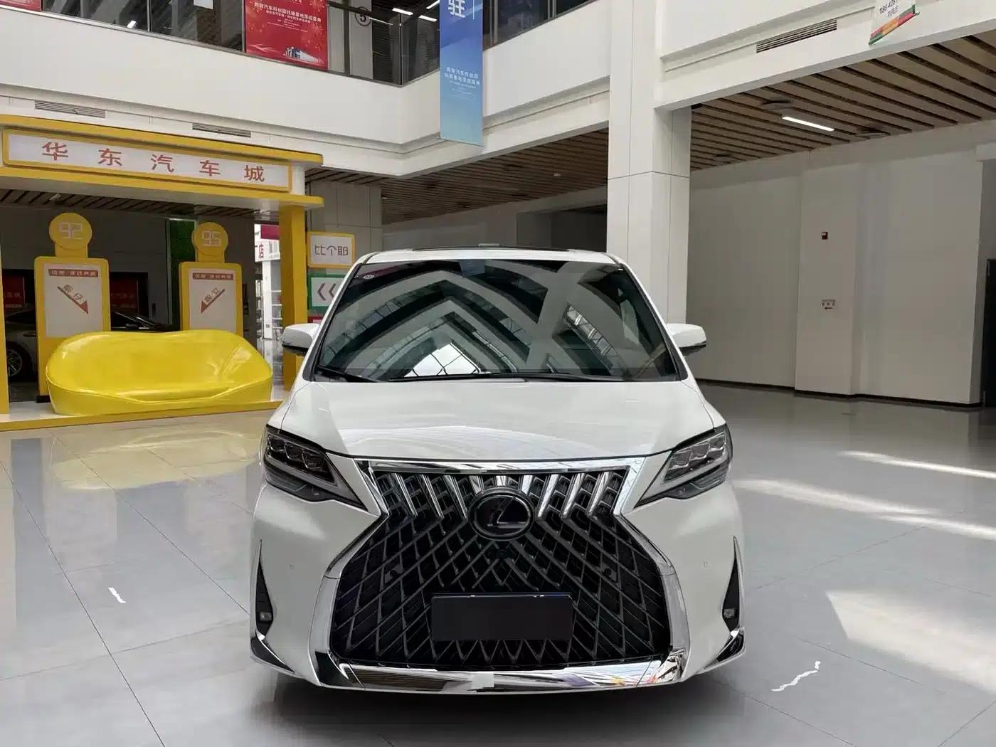 Lexus LM 2020 300h Four-Seat Executive Edition — миниатюра 2