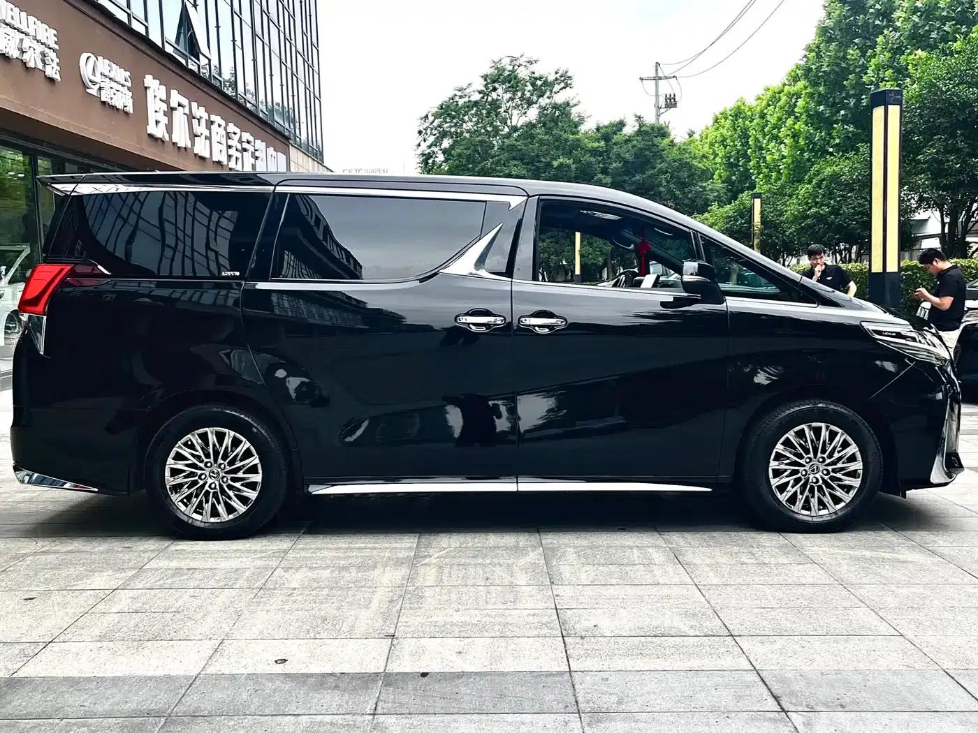 Lexus LM 2020 300h 7-Seat Elegant Edition — миниатюра 3