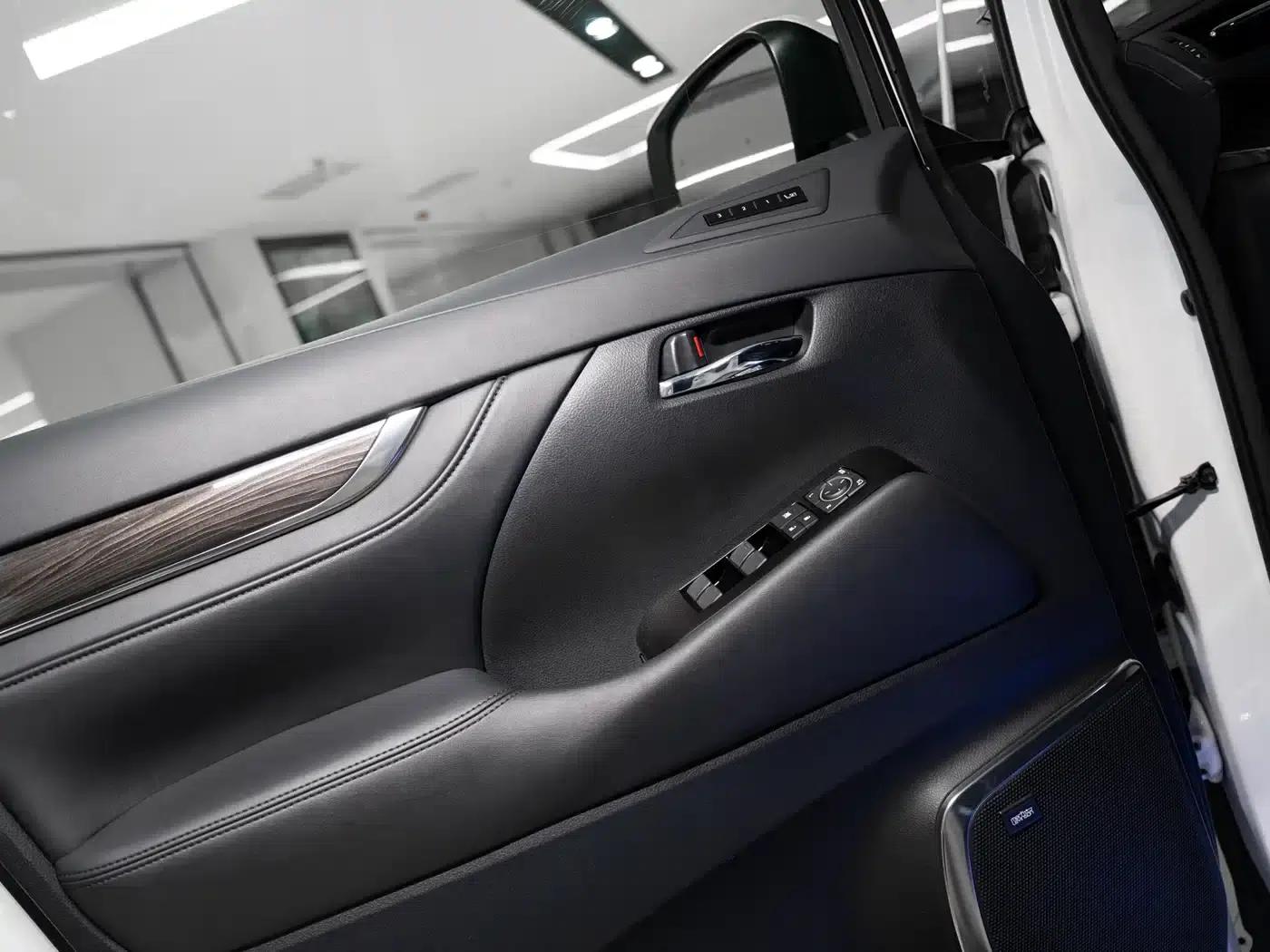 Lexus LM 2020 300h Four-Seat Executive Edition — миниатюра 11