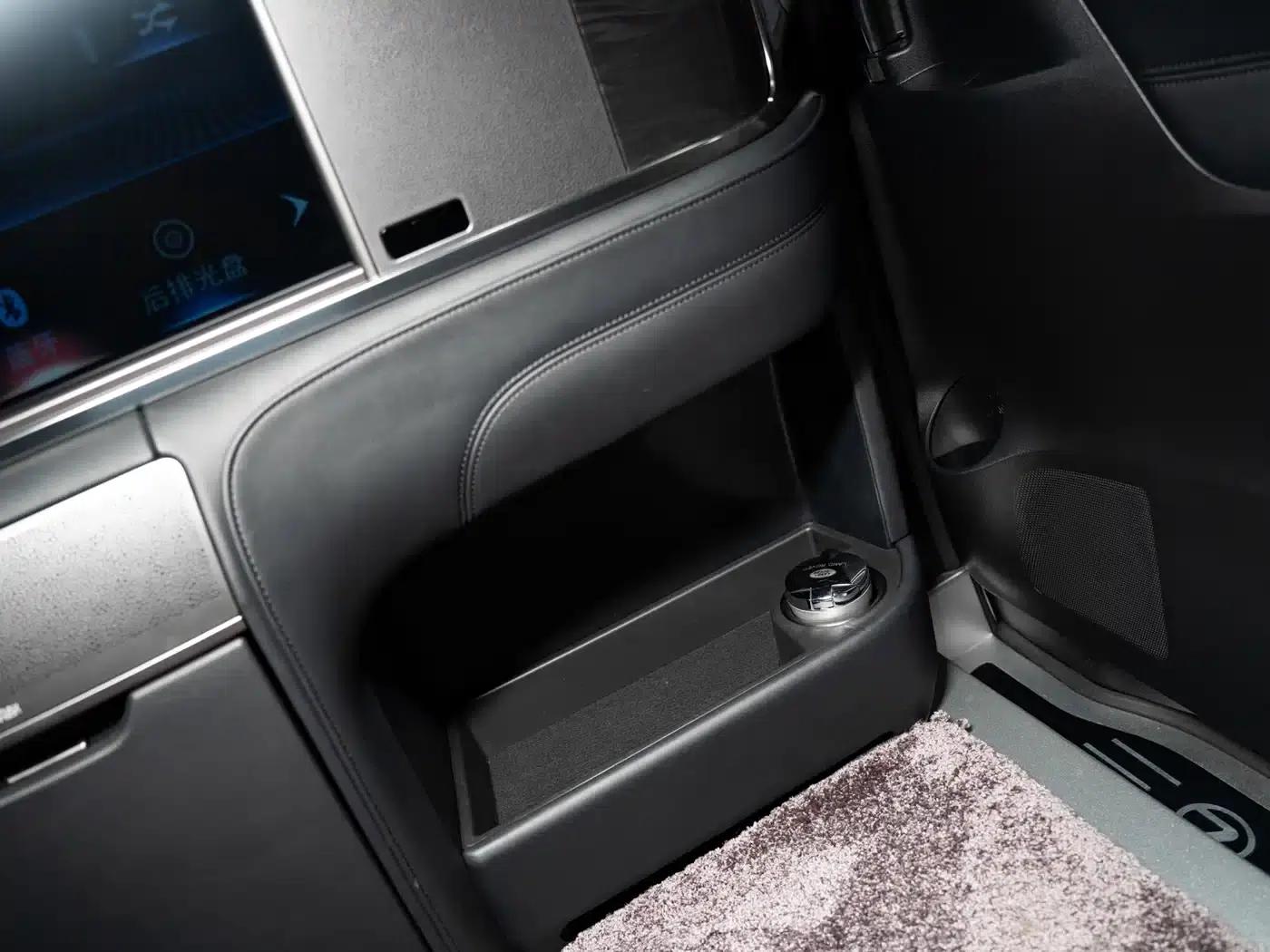 Lexus LM 2020 300h Four-Seat Executive Edition — миниатюра 15