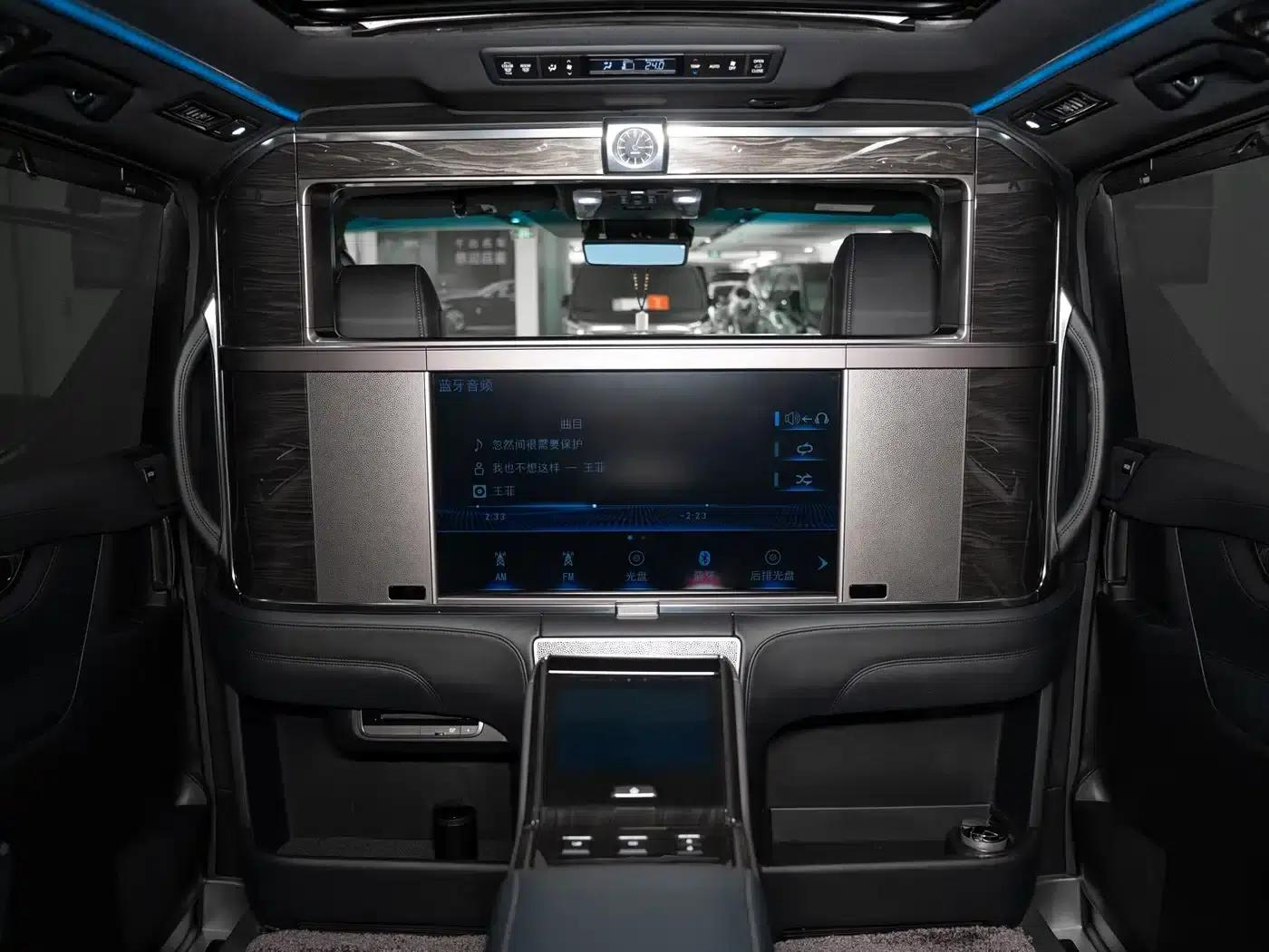 Lexus LM 2020 300h Four-Seat Executive Edition — миниатюра 19