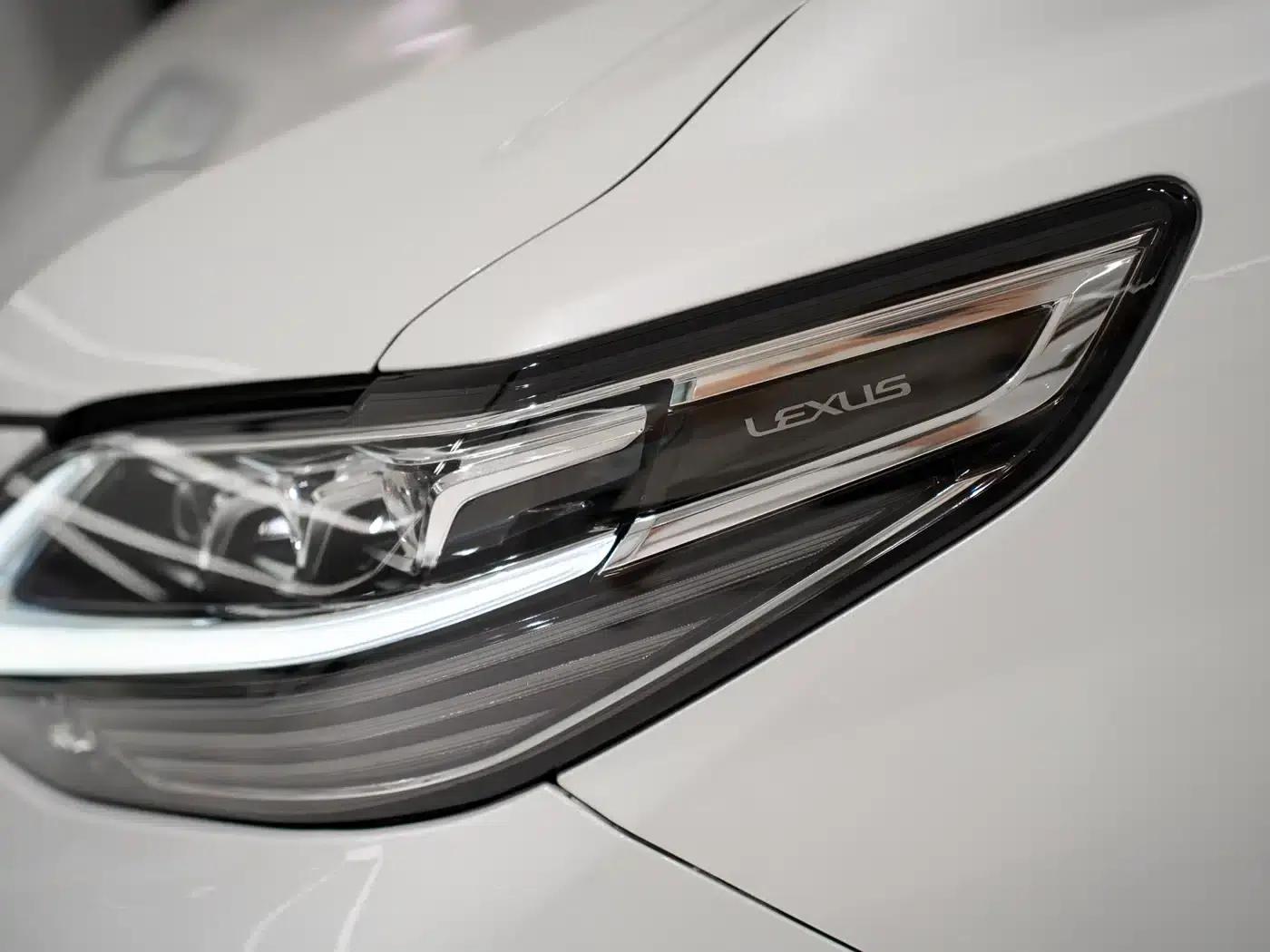 Lexus LM 2020 300h Four-Seat Executive Edition — миниатюра 3