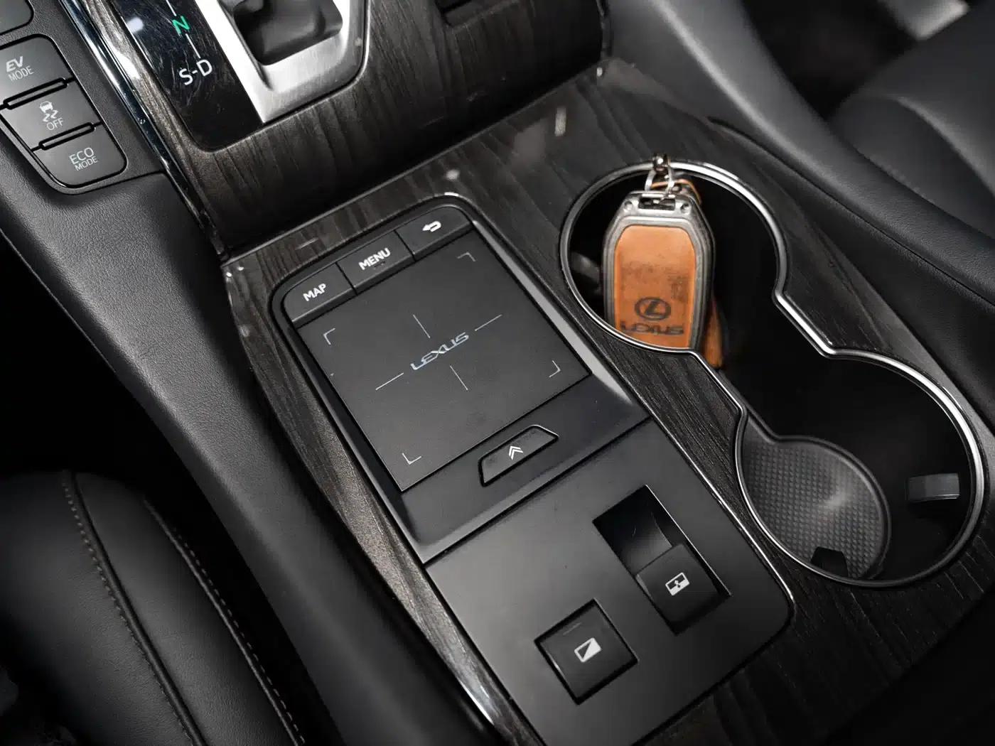 Lexus LM 2020 300h Four-Seat Executive Edition — миниатюра 25