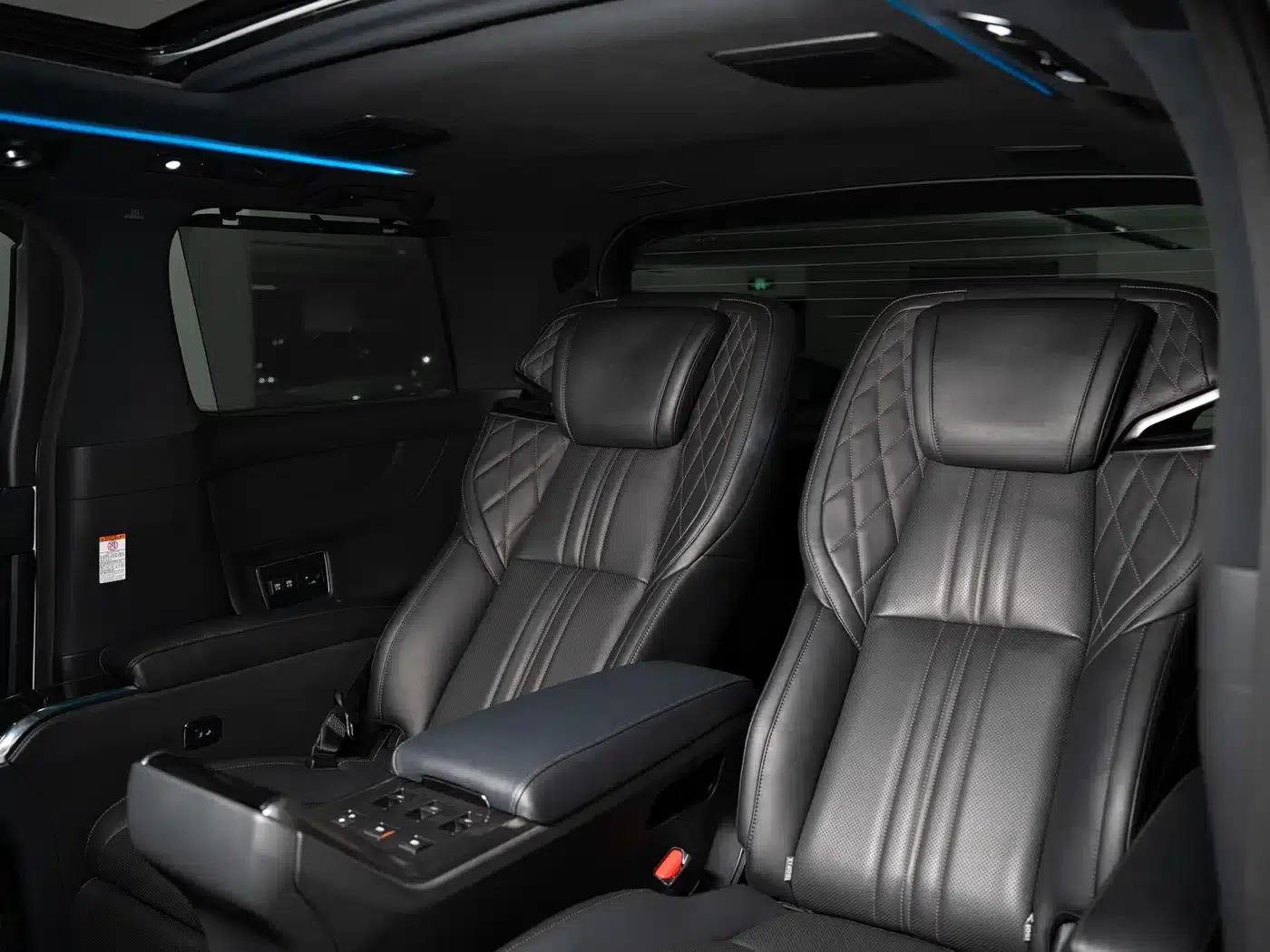 Lexus LM 2020 300h Four-Seat Executive Edition — миниатюра 31