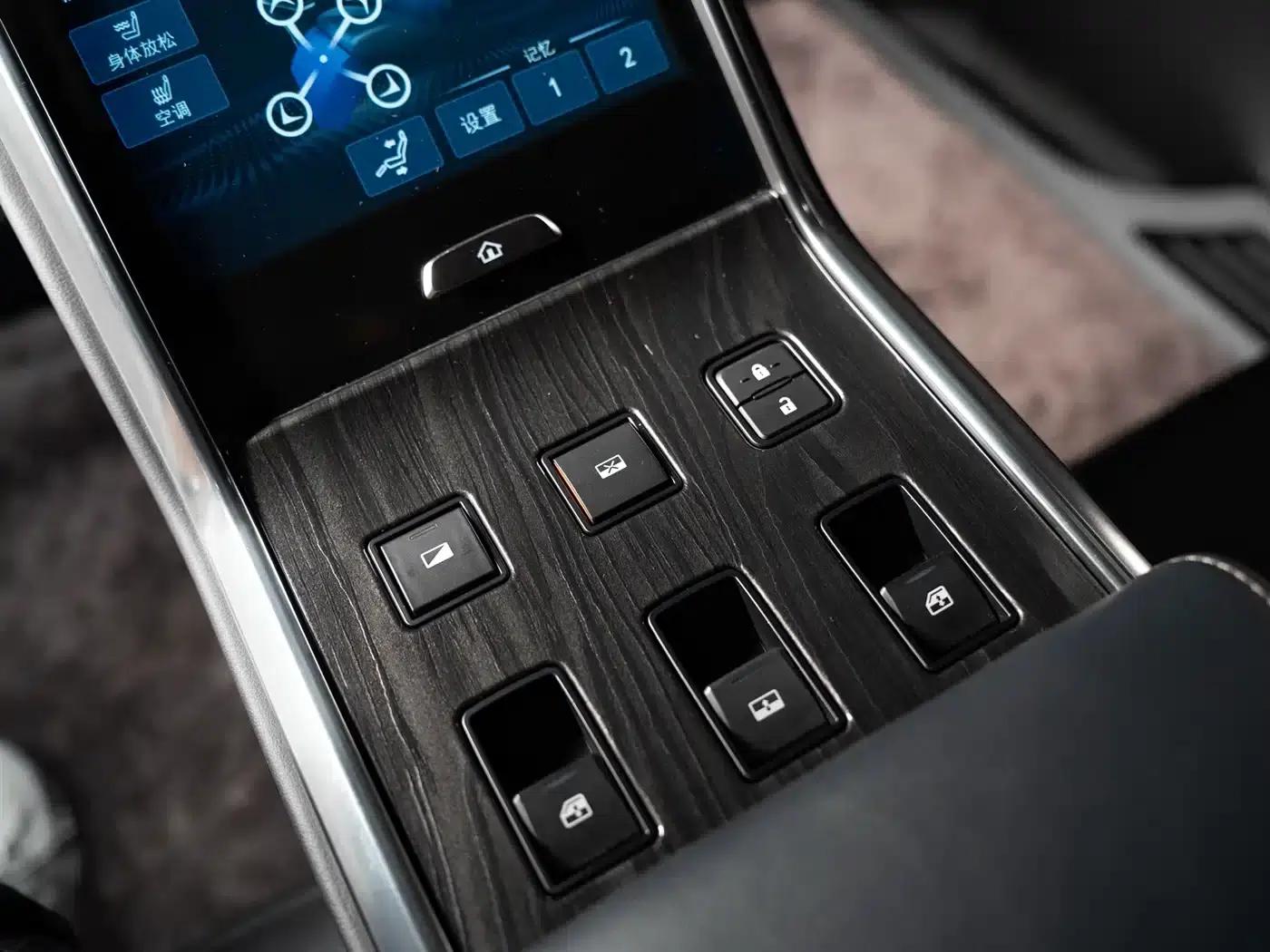 Lexus LM 2020 300h Four-Seat Executive Edition — миниатюра 32