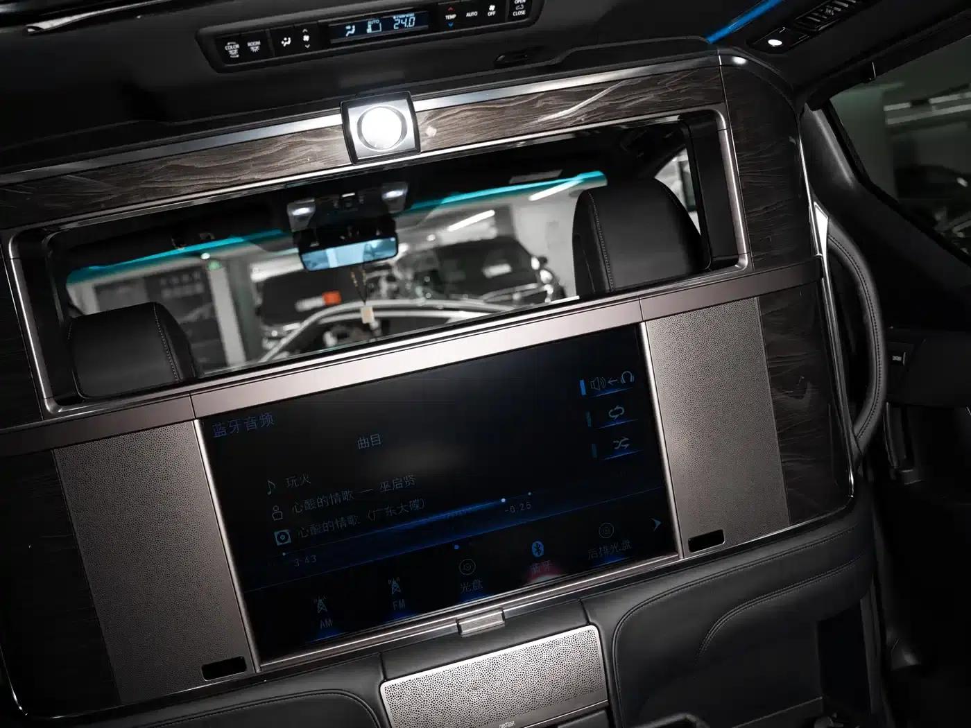 Lexus LM 2020 300h Four-Seat Executive Edition — миниатюра 36