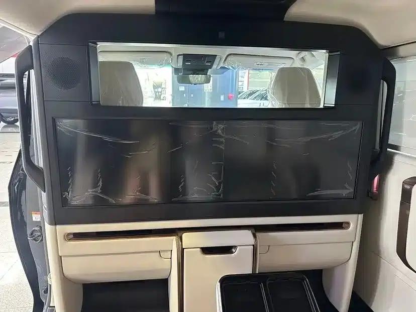 Lexus LM 500h 2025 Four-Seat Executive Edition — миниатюра 3