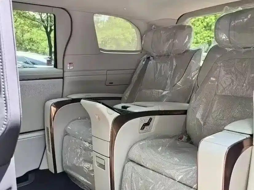 Lexus LM 500h 2025 Four-Seat Executive Edition — миниатюра 5