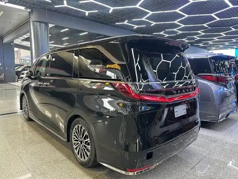Lexus LM 500h 2025 Four-Seat Executive Edition — миниатюра 6
