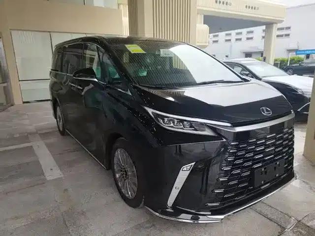 Lexus LM 500h 2025 Four-Seat Executive Edition