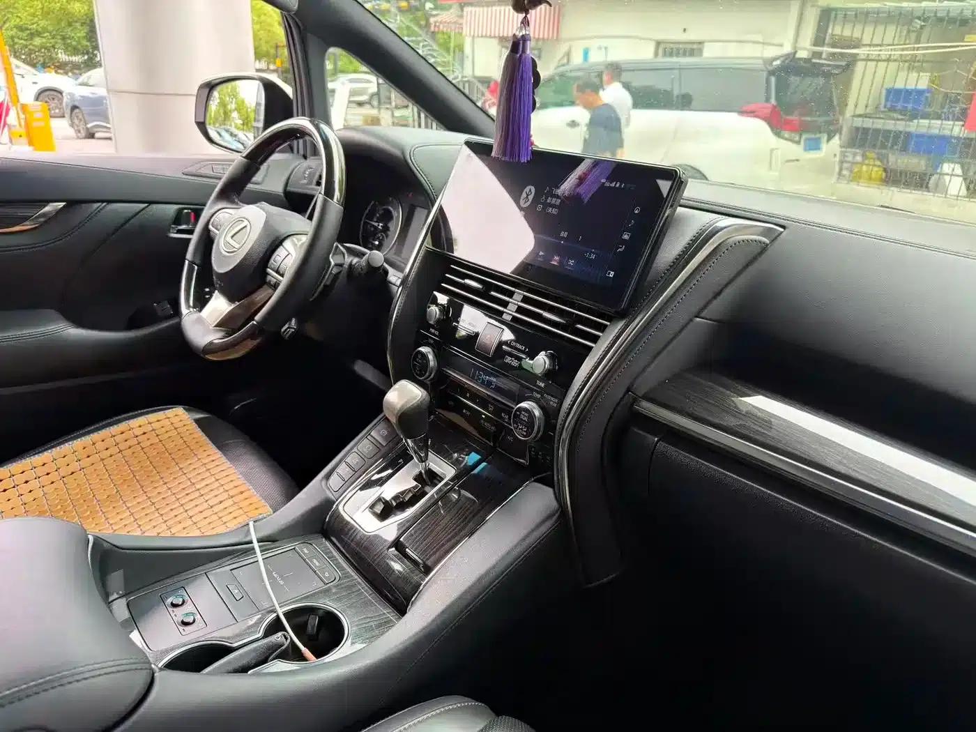 Lexus LM 2020 300h 7-Seat Elegant Edition — миниатюра 11