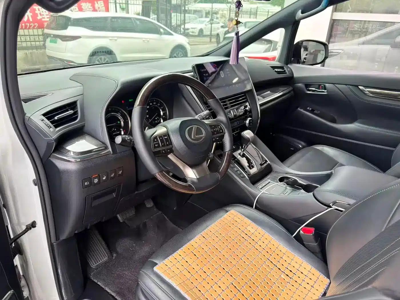 Lexus LM 2020 300h 7-Seat Elegant Edition — миниатюра 5