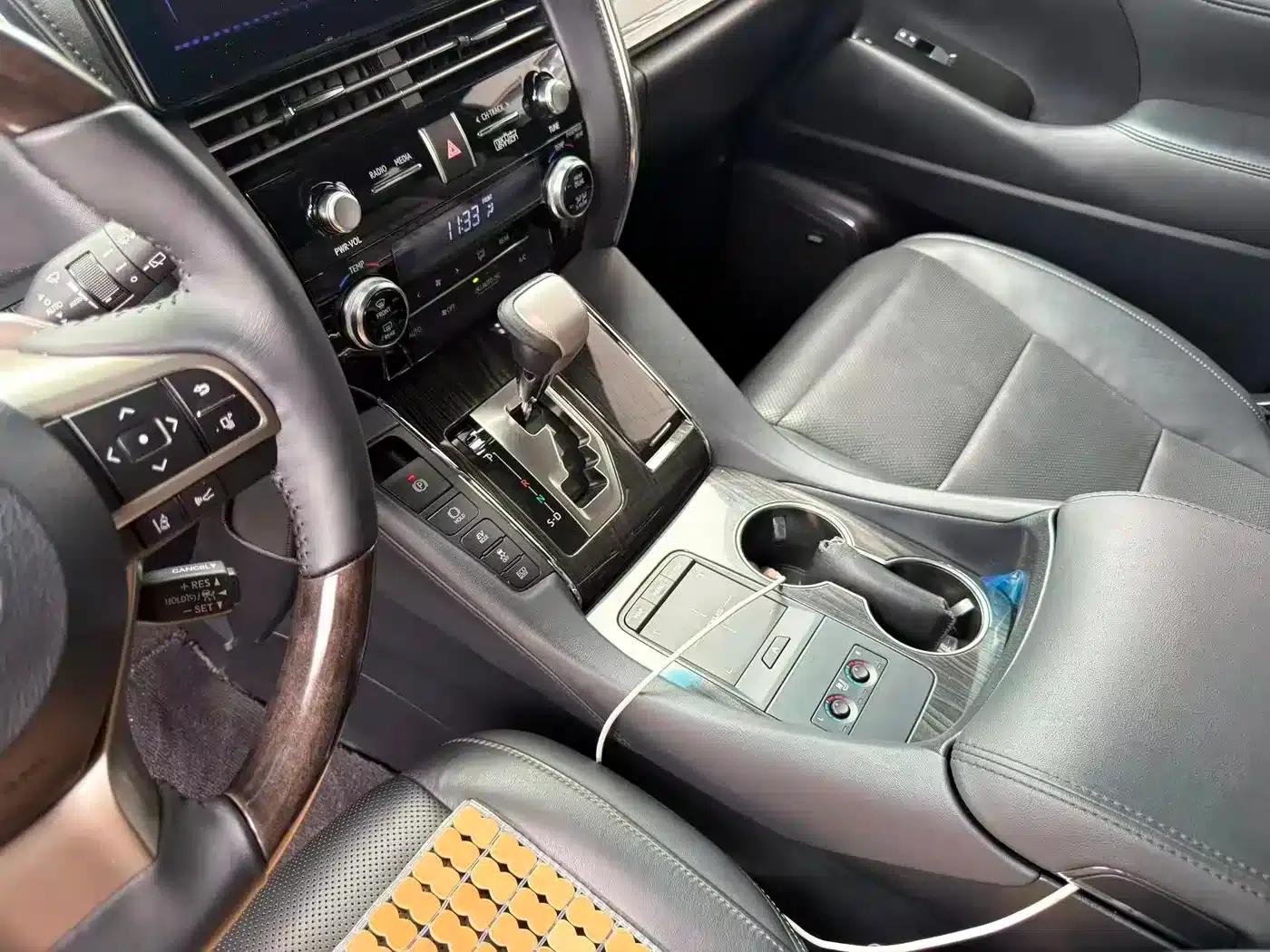 Lexus LM 2020 300h 7-Seat Elegant Edition — миниатюра 6