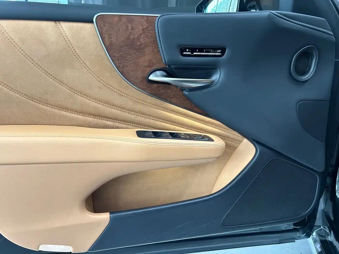 Lexus LS 2021 500h Premium Edition — миниатюра 11