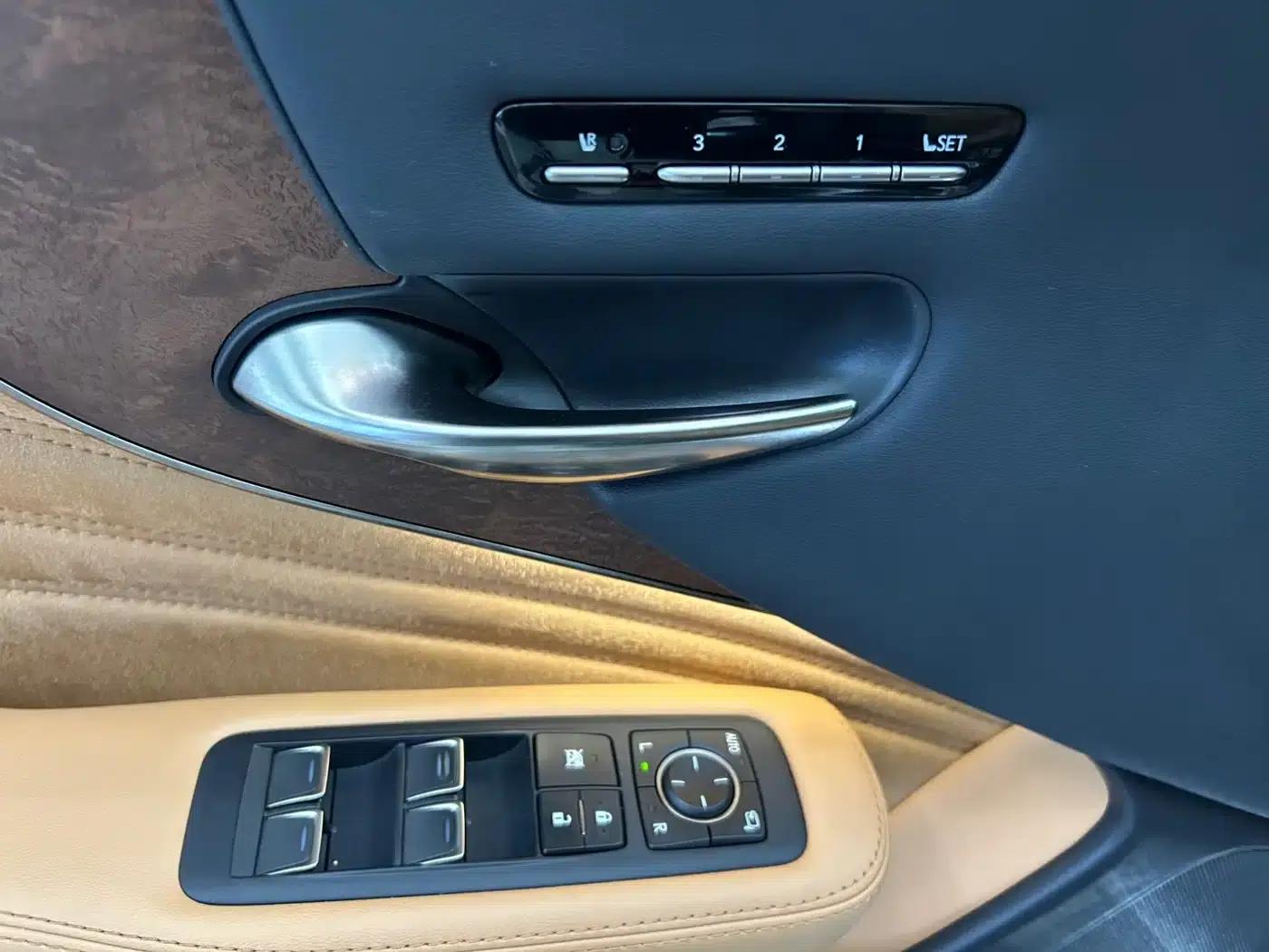 Lexus LS 2021 500h Premium Edition — миниатюра 13