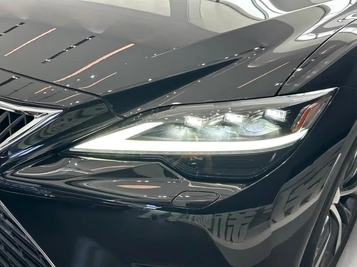 Lexus LS 2021 500h Premium Edition — миниатюра 23