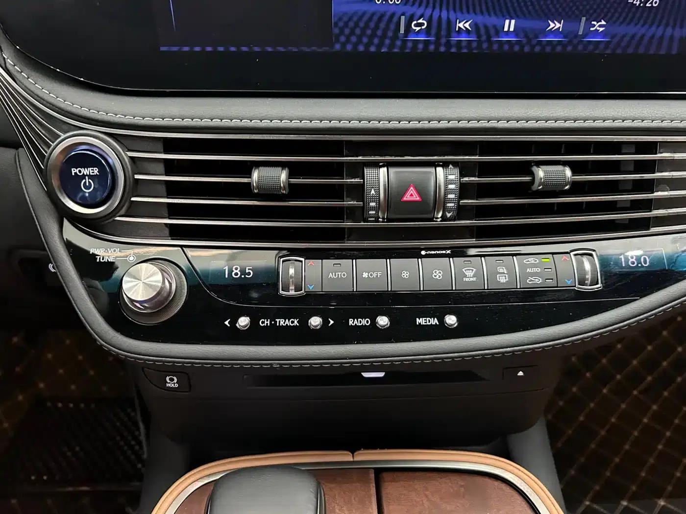 Lexus LS 2021 500h Premium Edition — миниатюра 29