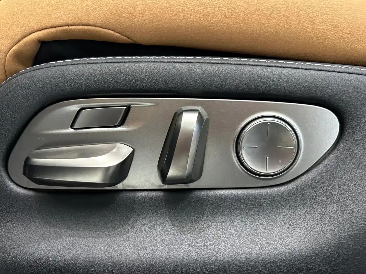 Lexus LS 2021 500h Premium Edition — миниатюра 30