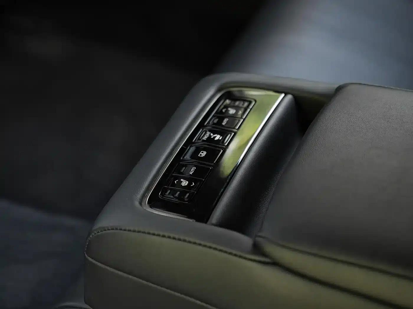 Lexus LS 2021 500h Premium Edition — миниатюра 14