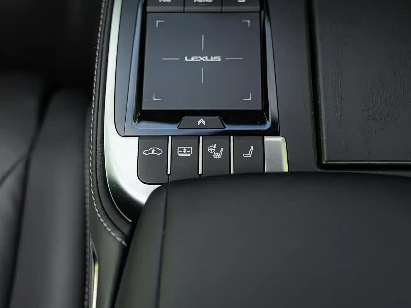 Lexus LS 2021 500h Premium Edition — миниатюра 18