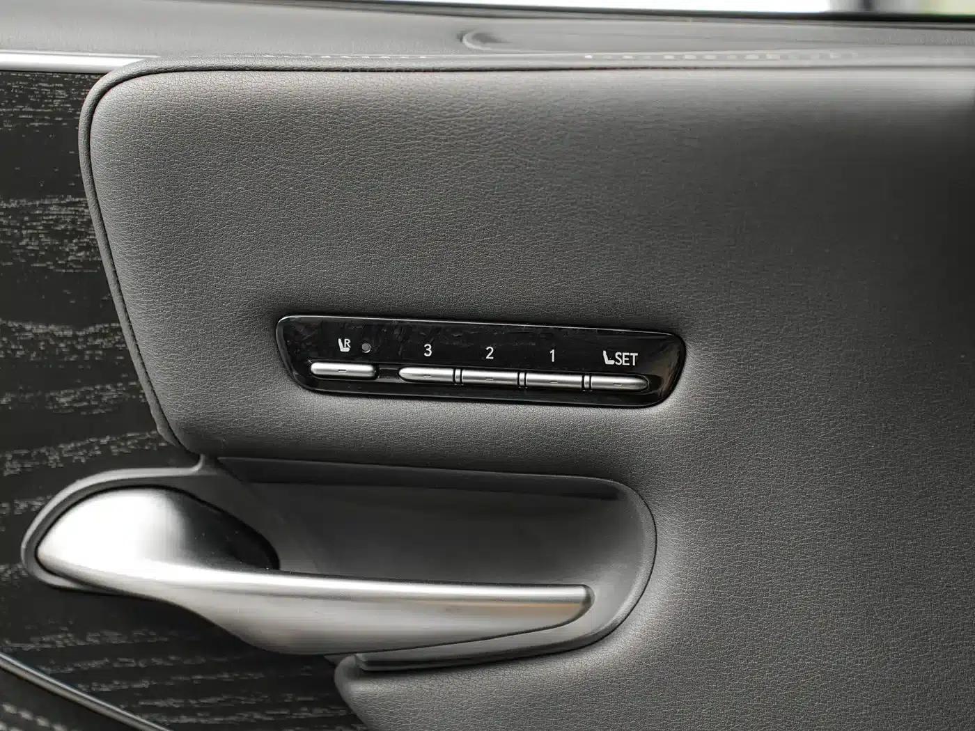 Lexus LS 2021 500h Premium Edition — миниатюра 21
