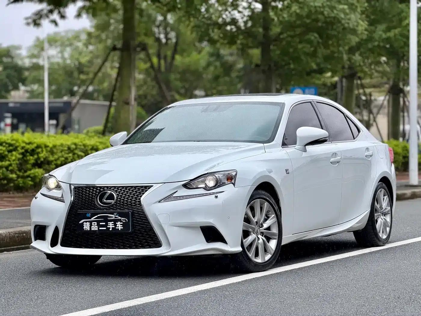 Lexus IS 2015 200t F SPORT — миниатюра 1
