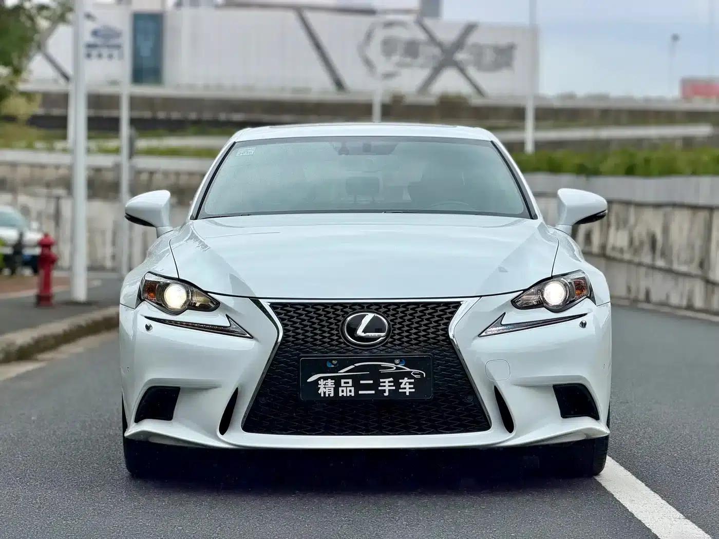 Lexus IS 2015 200t F SPORT — миниатюра 2