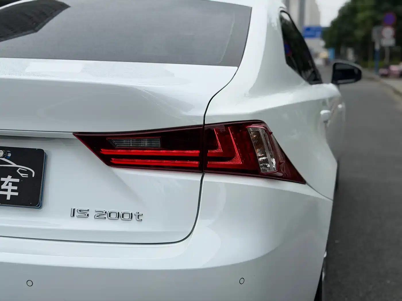 Lexus IS 2015 200t F SPORT — миниатюра 11