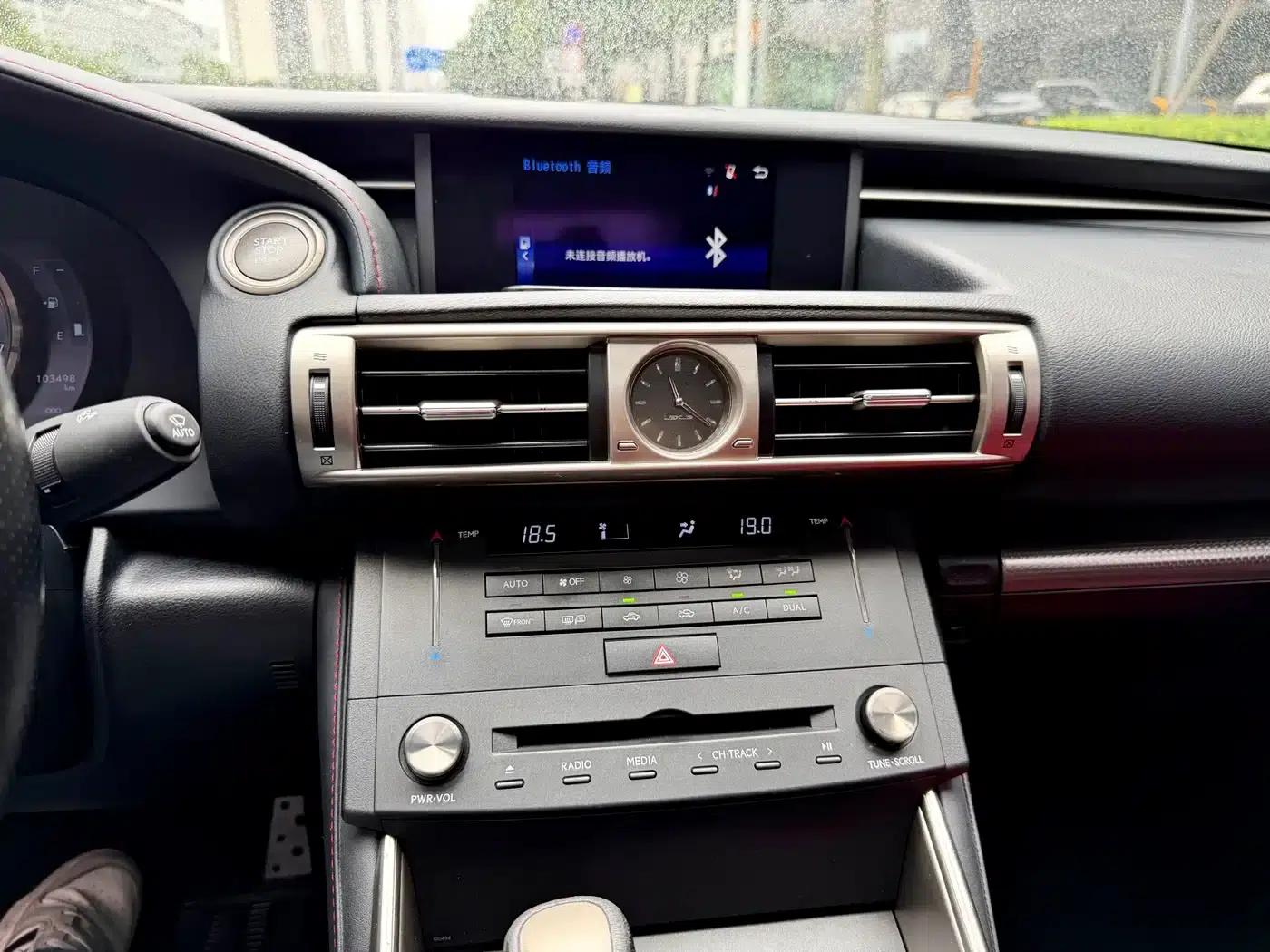 Lexus IS 2015 200t F SPORT — миниатюра 17