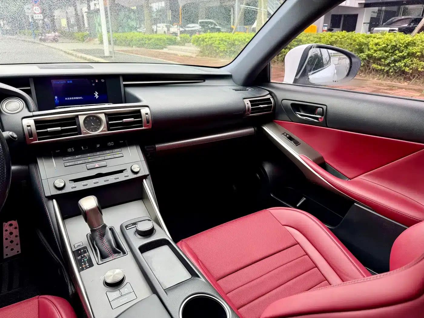 Lexus IS 2015 200t F SPORT — миниатюра 22
